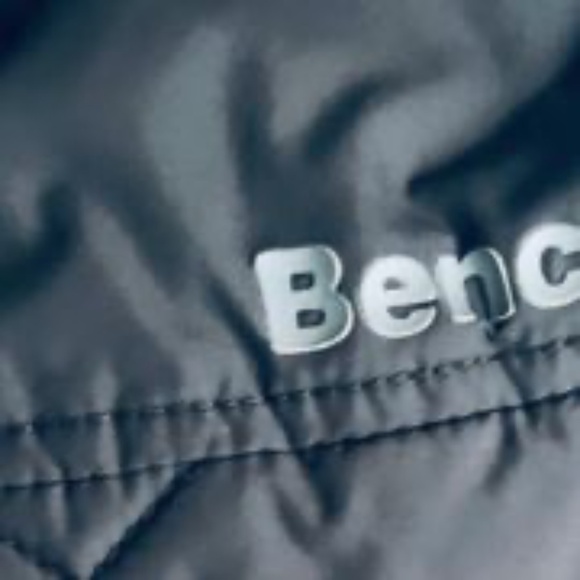 🖤BENCH Sleeveless quilted Black Jacket with Grey Tuque 🖤 - Picture 4 of 10